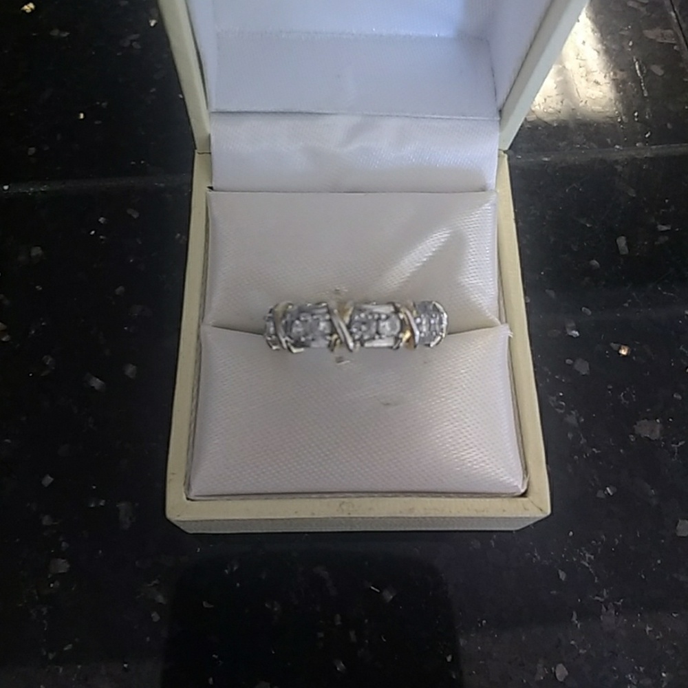 Sz. 7 New X's and O's Diamond CZ Ring